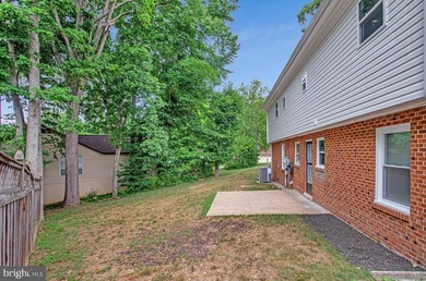 Welcome to your new home in the highly sought-after Montclair/ - photo 8