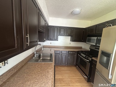 Welcome to 672 Woodward Avenue in New Haven, offering a - photo 19