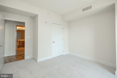 Unit 1509, Sunny South Facing Unit, high floor with a beautiful - photo 22