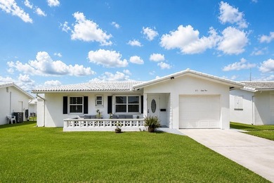 Welcome to refined living in Leisureville Boynton Beach, a - photo 2