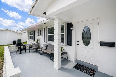 Welcome to refined living in Leisureville Boynton Beach, a - photo 3