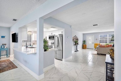 Welcome to refined living in Leisureville Boynton Beach, a - photo 8