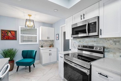 Welcome to refined living in Leisureville Boynton Beach, a - photo 9