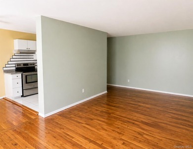 Welcome to this spacious and well-maintained co-op offering - photo 4