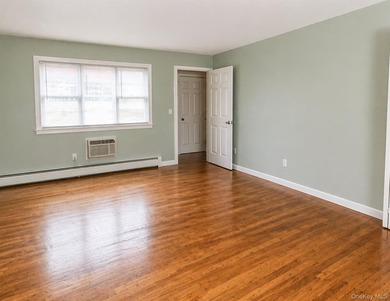 Welcome to this spacious and well-maintained co-op offering - photo 9
