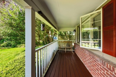 Step into this beautifully renovated 3-bedroom, 2-bath home - photo 4