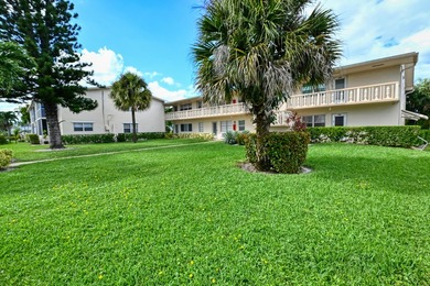 A light & bright 1/1 condo in a wonderful, friendly building in - photo 16
