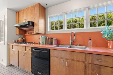 Rich in character & timeless appeal, this Arts & Crafts-style - photo 25