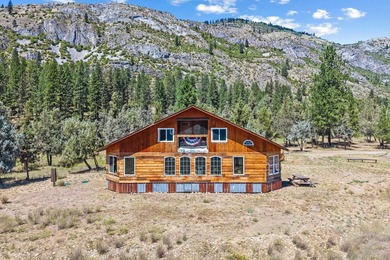 Discover your dream estate at the end of a private peninsula on - photo 2