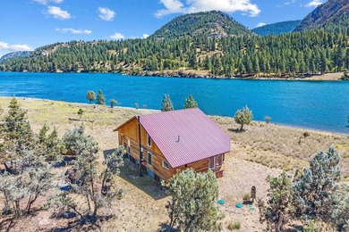 Discover your dream estate at the end of a private peninsula on - photo 3