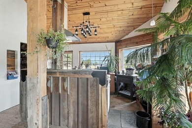 Discover your dream estate at the end of a private peninsula on - photo 7