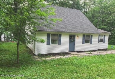 Lake Home For Sale in East Stroudsburg, Pennsylvania