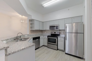 Spacious first floor 1 bedroom 1 bathroom condo plus open den in - photo 3