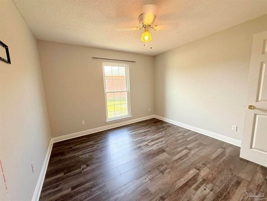 Welcome to your own private retreat in Pensacola! This spacious - photo 11