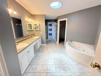 Welcome to your own private retreat in Pensacola! This spacious - photo 15