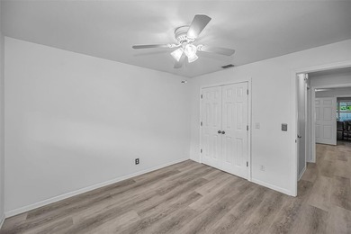 WOW... GROUND FLOOR... IMMACULATE & DESIGNER-PERFECT 2-BEDROOM - photo 22