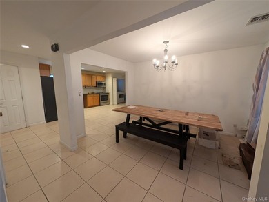 Expanded splanch single family includes 4 bedrooms, 2 & half - photo 4