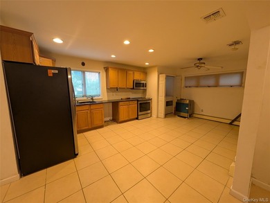 Expanded splanch single family includes 4 bedrooms, 2 & half - photo 6