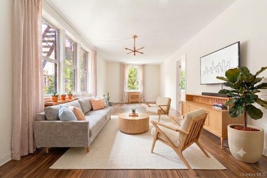Move right into this beautifully renovated 1 bedroom, 1 bath - photo 1