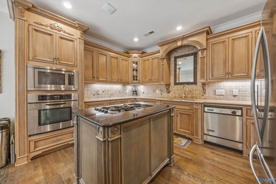 Stunning golf course home filled with luxury and elegance! - photo 9