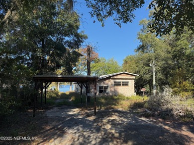 Lake Home For Sale in Interlachen, Florida