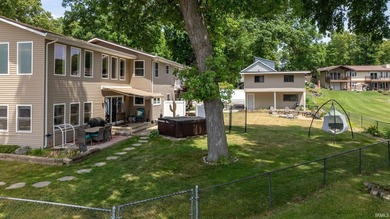 Ever wonder what it's like to live in a home on the River? Come - photo 47