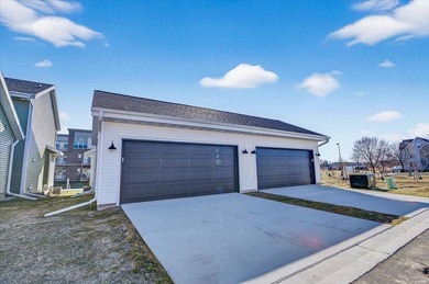 Move-in ready and beautifully designed, this stunning Swan Creek - photo 9