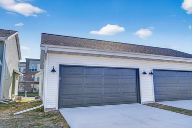 Move-in ready and beautifully designed, this stunning Swan Creek - photo 10