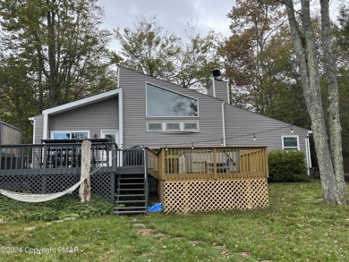 Lake Carobeth Home For Sale in Tobyhanna Pennsylvania