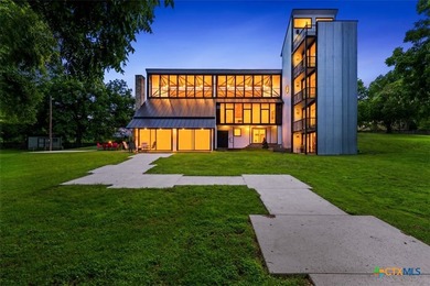 Exquisite O'Neil Ford, a prime example of mid-century Texas - photo 1