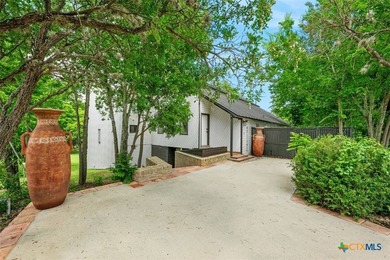Exquisite O'Neil Ford, a prime example of mid-century Texas - photo 4