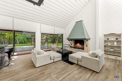 Exquisite O'Neil Ford, a prime example of mid-century Texas - photo 8