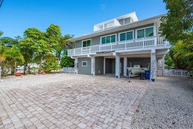 Nestled on the picturesque shores of Ramrod Key, this stunning - photo 9