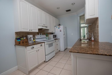 This charming 3-bedroom, 2-bath half-duplex has so much to - photo 5