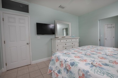 This charming 3-bedroom, 2-bath half-duplex has so much to - photo 8