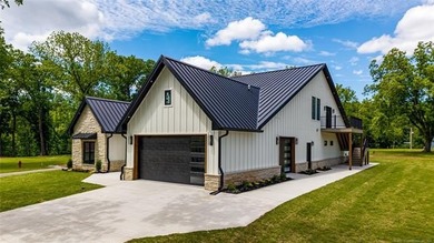 Experience luxury lake living in this stunning new construction - photo 3