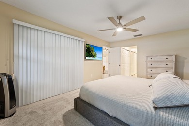 Welcome to this charming corner unit three-bedroom, two-bathroom - photo 13