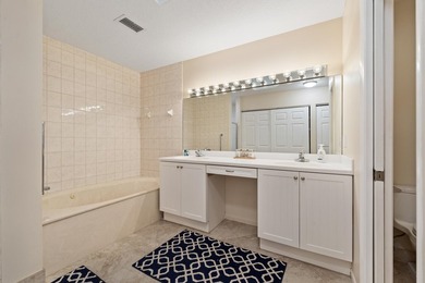 Welcome to this charming corner unit three-bedroom, two-bathroom - photo 17