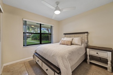 Welcome to this charming corner unit three-bedroom, two-bathroom - photo 24