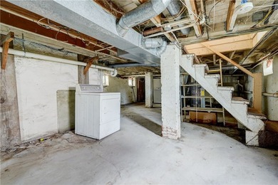 Don't miss this 3 bedroom, with office, 1.5 bath Colonial in the - photo 30