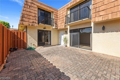 Welcome to this 2-bedroom, 2-bath townhome in Parkwoods, a - photo 3