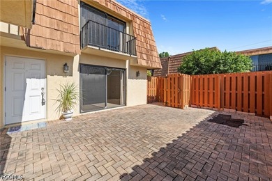 Welcome to this 2-bedroom, 2-bath townhome in Parkwoods, a - photo 4