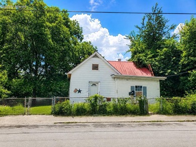 Endless potential awaits! This 2-bedroom, 1-bath fixer-upper - photo 2