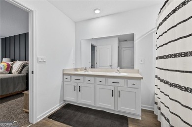 LOVELY 4 BEDROOM HOME WITH VINYL FENCED BACKYARD. SPACIOUS - photo 26