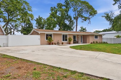 Welcome to this well maintained 3-bedroom, 2-bathroom Pool home - photo 2