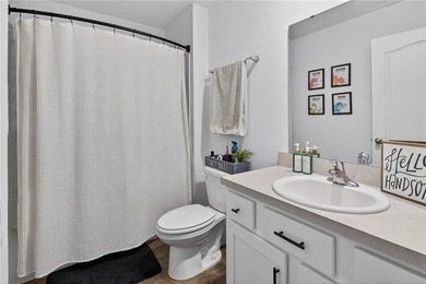 LOVELY 4 BEDROOM HOME WITH VINYL FENCED BACKYARD. SPACIOUS - photo 33