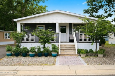 Forget everything you know about manufactured homes--this - photo 1