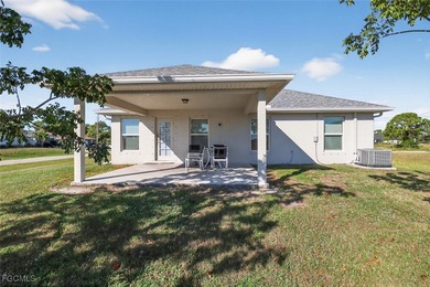 Welcome to your dream home in beautiful Cape Coral! This - photo 3