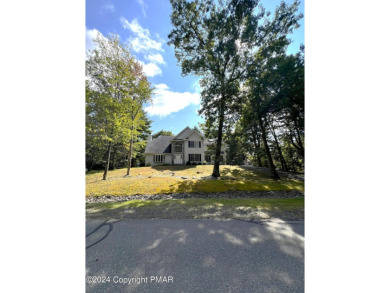 Blue Mountain Lake Home For Sale in East Stroudsburg Pennsylvania