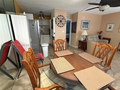 Beautiful 1 bedroom, 1 bathroom apt East of US 1, with impact - photo 3